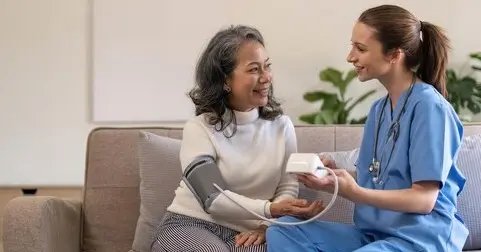 خدمات پرستاری بیمار در منزل