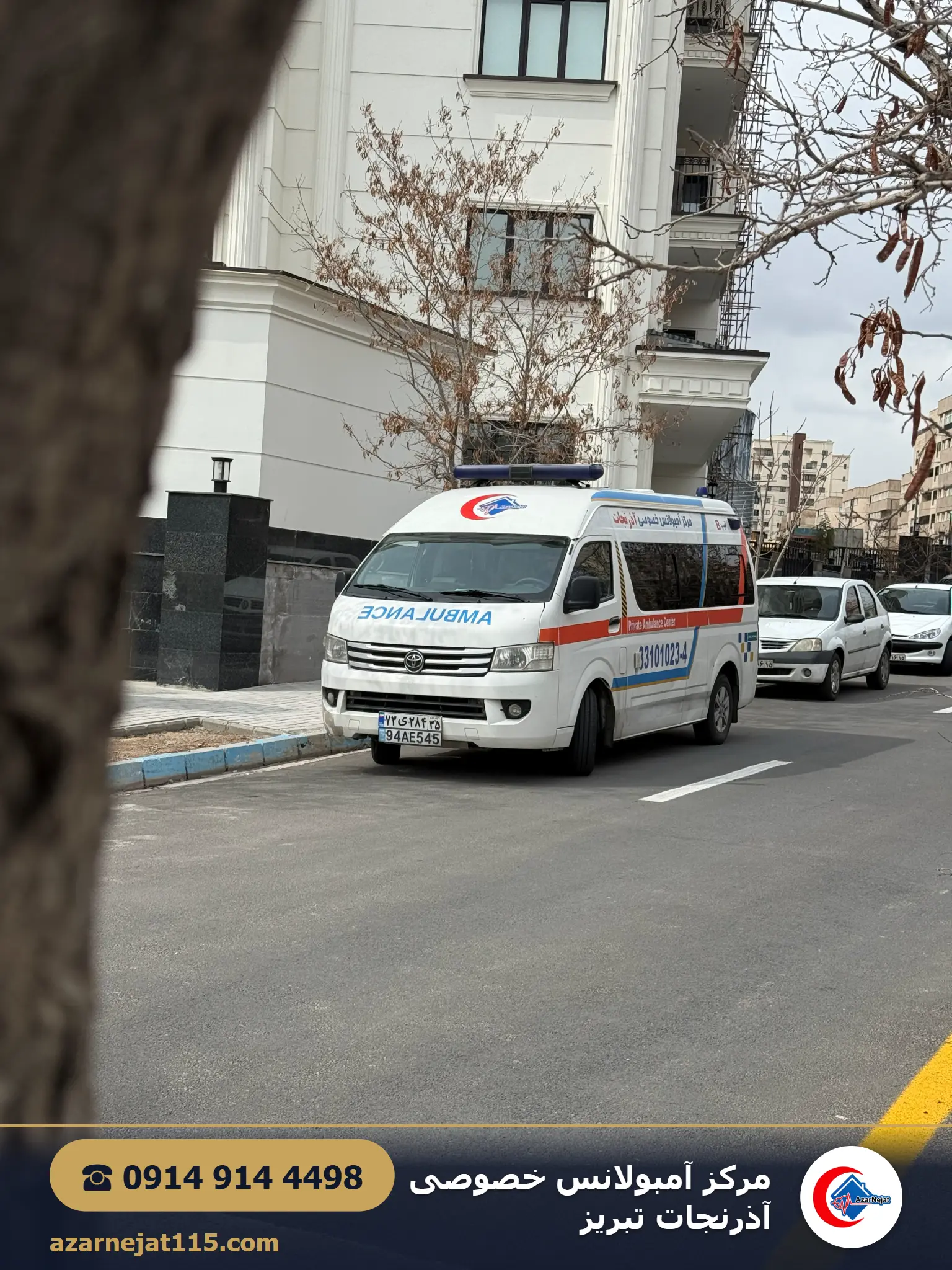 آمبولانس خصوصی اسکورت آذرنجات در حال همراهی خودرو در مسیر
